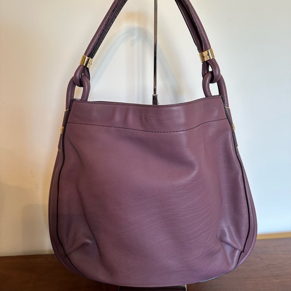 Salvatore Ferragamo Hobo Lavender Handbag Authentic Pristine Condition - Picture 2 of 11
